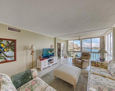 105 Island Way - Photo Thumbnail 19