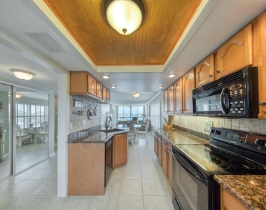 105 Island Way - Photo Thumbnail 13