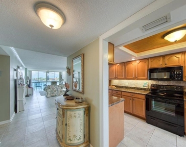 105 Island Way - Photo Thumbnail 11
