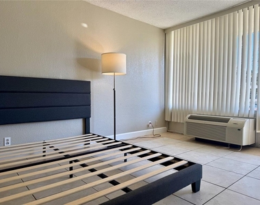 7900 S Orange Blossom Trail - Photo Thumbnail 2