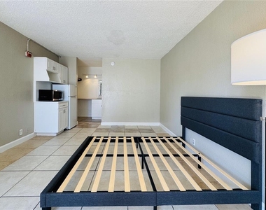 7900 S Orange Blossom Trail - Photo Thumbnail 3