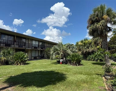 7900 S Orange Blossom Trail - Photo Thumbnail 15