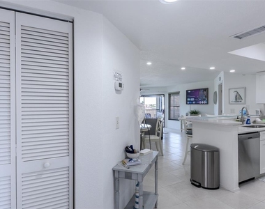 2601 W Marion Avenue - Photo Thumbnail 5
