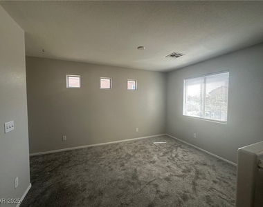 6929 Graceful Cloud Avenue - Photo Thumbnail 6