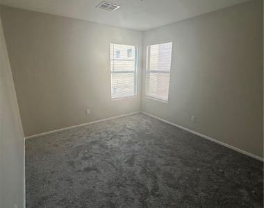 6929 Graceful Cloud Avenue - Photo Thumbnail 9
