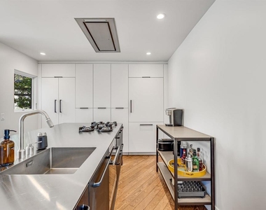 7135 Olivetas Avenue - Photo Thumbnail 14