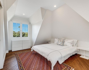 7135 Olivetas Avenue - Photo Thumbnail 28