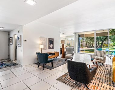215 Desert Lakes Drive - Photo Thumbnail 8