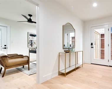 4209 Munger Avenue - Photo Thumbnail 5