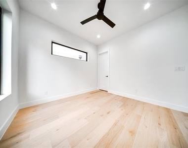 4209 Munger Avenue - Photo Thumbnail 25