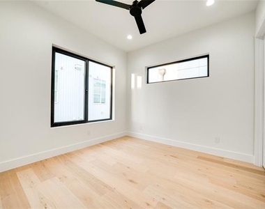 4209 Munger Avenue - Photo Thumbnail 26