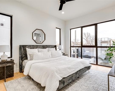 4209 Munger Avenue - Photo Thumbnail 20