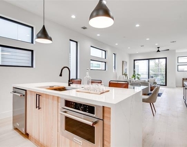 4209 Munger Avenue - Photo Thumbnail 8