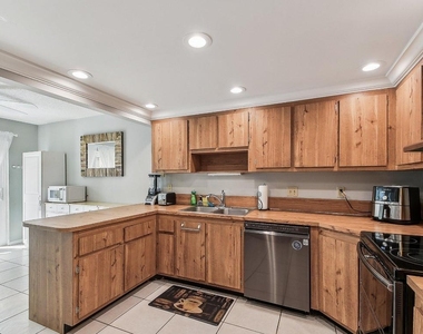 11063 Oakdale Road - Photo Thumbnail 3