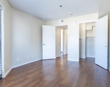 4920 Van Nuys Blvd - Photo Thumbnail 21