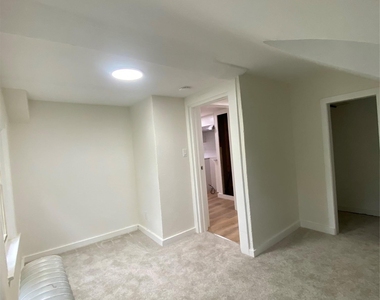 33 Carlton Avenue - Photo Thumbnail 5