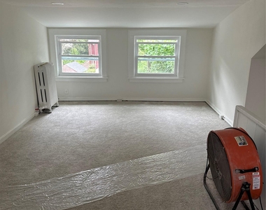 33 Carlton Avenue - Photo Thumbnail 4