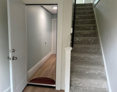 33 Carlton Avenue - Photo Thumbnail 2