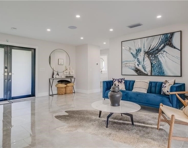 1745 Bikini Court - Photo Thumbnail 18