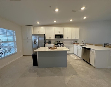 14231 Heritage Landing Boulevard - Photo Thumbnail 4