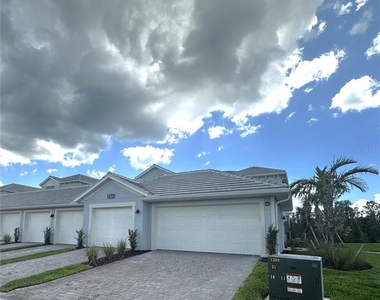 14231 Heritage Landing Boulevard - Photo Thumbnail 24