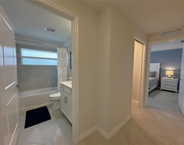 14231 Heritage Landing Boulevard - Photo Thumbnail 17