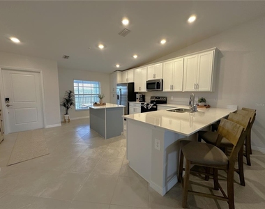 14231 Heritage Landing Boulevard - Photo Thumbnail 5