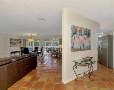 4946 Commonwealth Drive - Photo Thumbnail 6