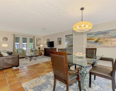 4946 Commonwealth Drive - Photo Thumbnail 15