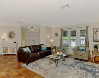 4946 Commonwealth Drive - Photo Thumbnail 9