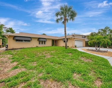 4946 Commonwealth Drive - Photo Thumbnail 3