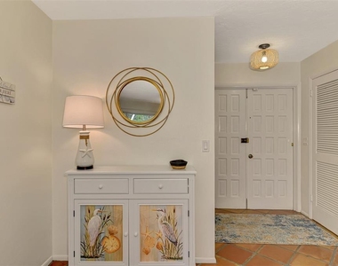 4946 Commonwealth Drive - Photo Thumbnail 7