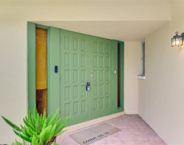 4946 Commonwealth Drive - Photo Thumbnail 4