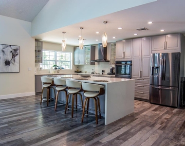 661 W Rambling Drive - Photo Thumbnail 11