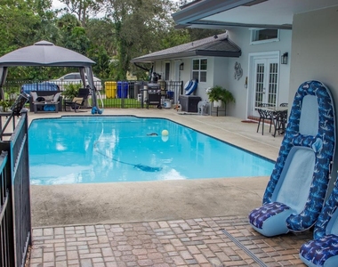 661 W Rambling Drive - Photo Thumbnail 6