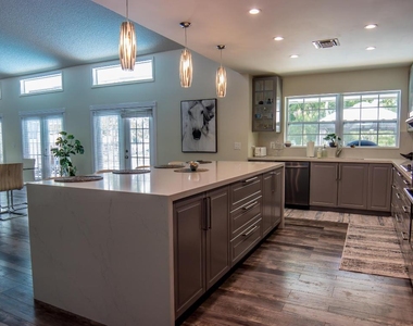 661 W Rambling Drive - Photo Thumbnail 12