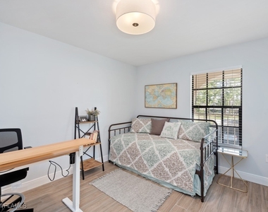 709 Augusta Boulevard - Photo Thumbnail 10