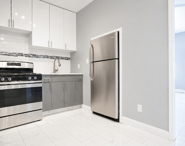 912 Gates Avenue - Photo Thumbnail 2