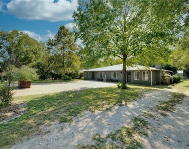 5608 Oak Blvd - Photo Thumbnail 1