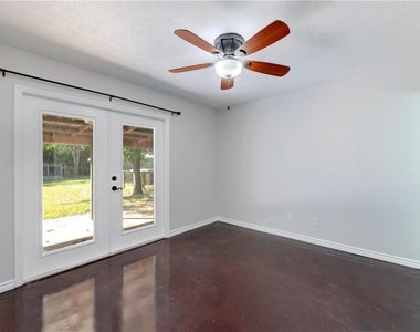 5608 Oak Blvd - Photo Thumbnail 10