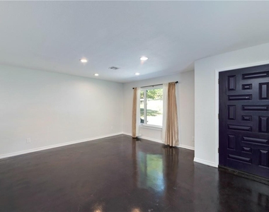 5608 Oak Blvd - Photo Thumbnail 5