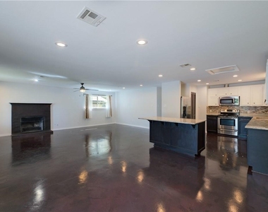 5608 Oak Blvd - Photo Thumbnail 6