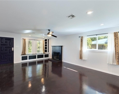 5608 Oak Blvd - Photo Thumbnail 3