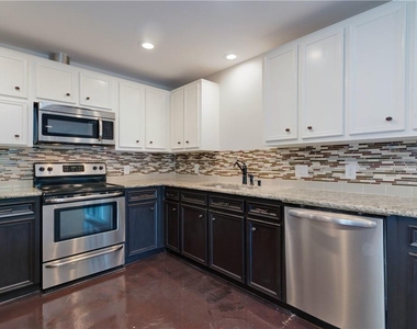 5608 Oak Blvd - Photo Thumbnail 8