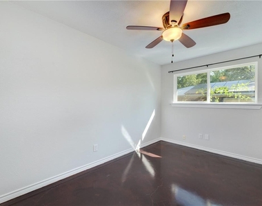 5608 Oak Blvd - Photo Thumbnail 12