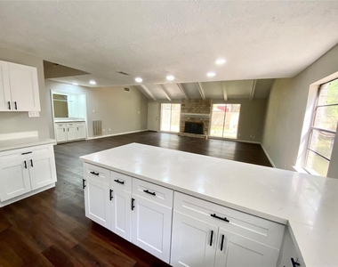 2819 Colony Drive - Photo Thumbnail 5