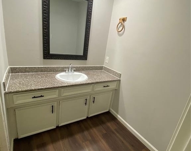 2819 Colony Drive - Photo Thumbnail 9