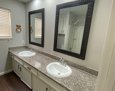 2819 Colony Drive - Photo Thumbnail 8
