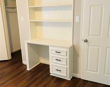 2819 Colony Drive - Photo Thumbnail 10