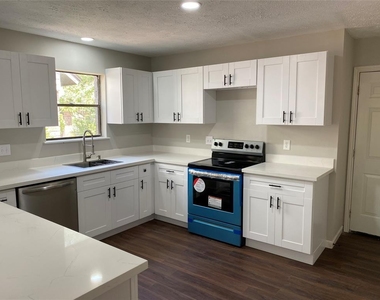 2819 Colony Drive - Photo Thumbnail 2